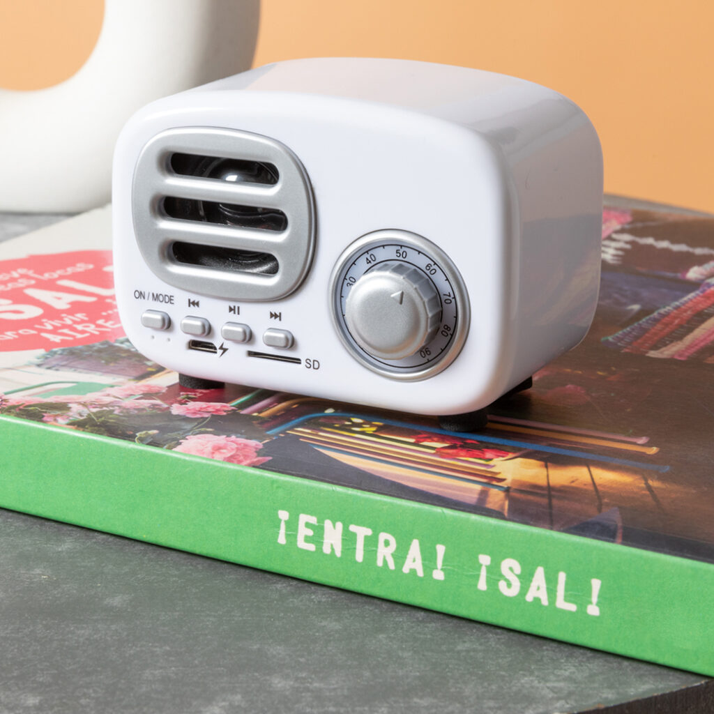 Speaker a forma di radio d'epoca